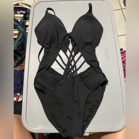 Bundle of 4 bathing suits - Picture 8 of 9